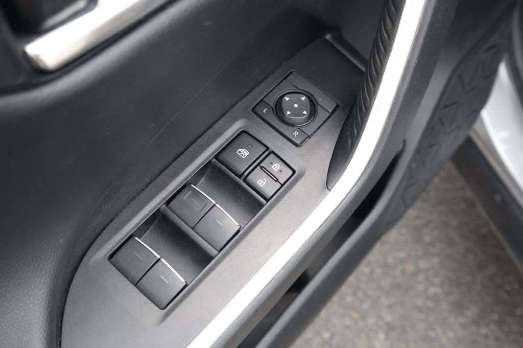 Used 2022 Toyota RAV4 XSE AWD/4WD image 21