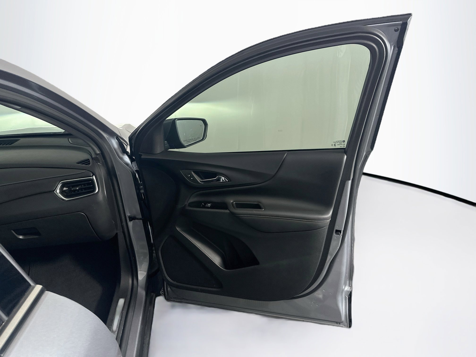 Used 2024 Chevrolet Equinox Premier FWD image 34