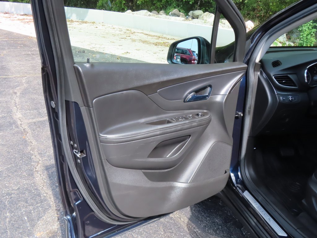 Used 2022 Buick Encore Preferred image 27