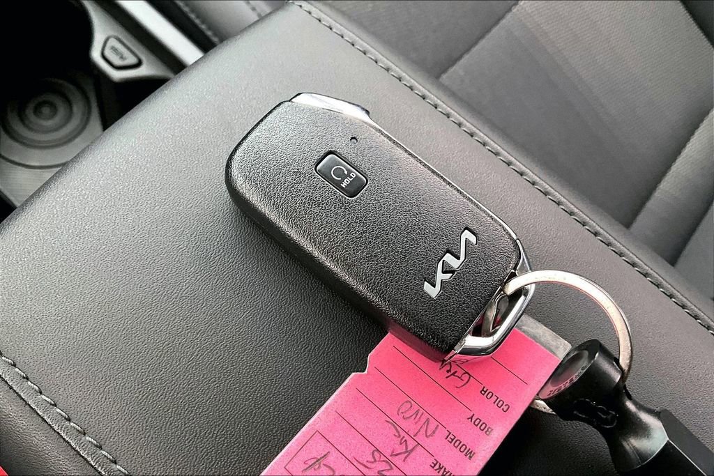 Used 2025 Kia Niro Wind w/ Wind Preserve Package image 13