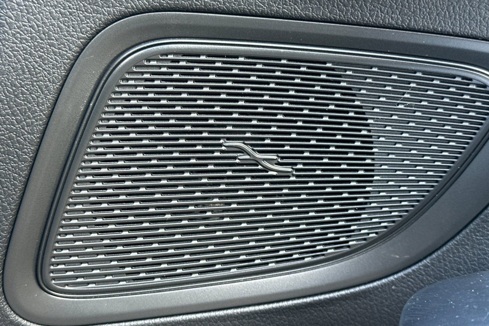 Used 2025 Mercedes-Benz C 300 Sedan image 41