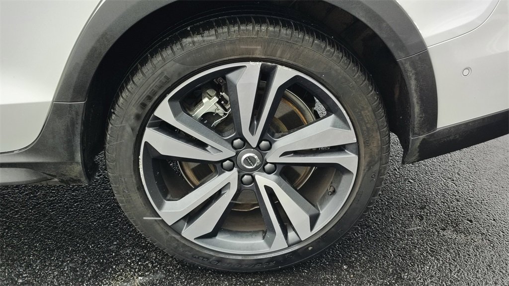 Certified 2025 Volvo V60 B5 Cross Country Plus image 27