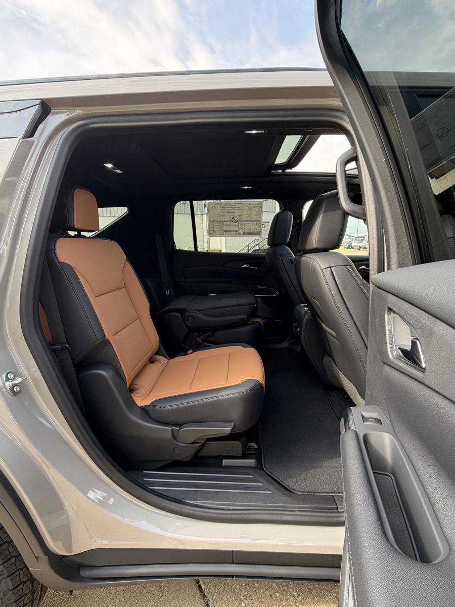 New 2027 Chevrolet Traverse Z71 w/ Enhanced Driving Package AWD/4WD image 16