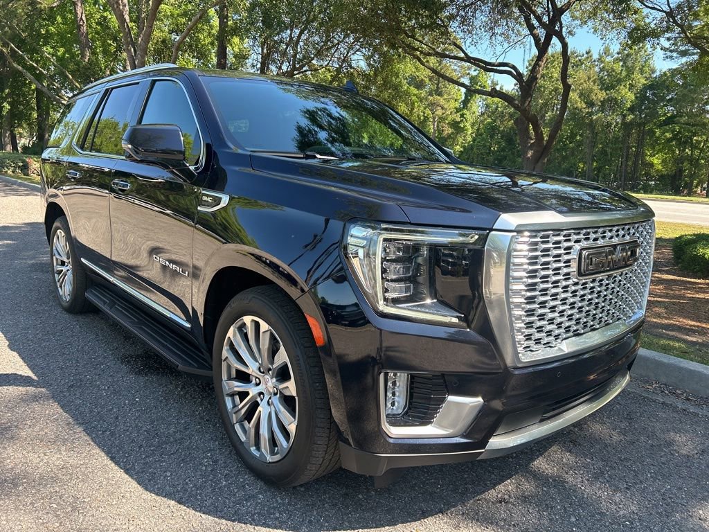 Used 2023 GMC Yukon Denali w/ Advanced Technology Package AWD/4WD image 4