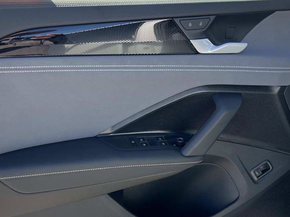 New 2026 Volkswagen Tiguan SE R-Line image 11