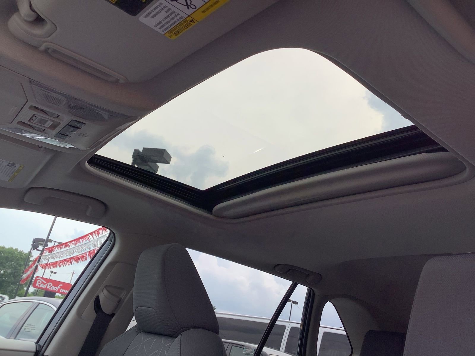 Used 2021 Toyota RAV4 XLE w/ Convenience Package image 21