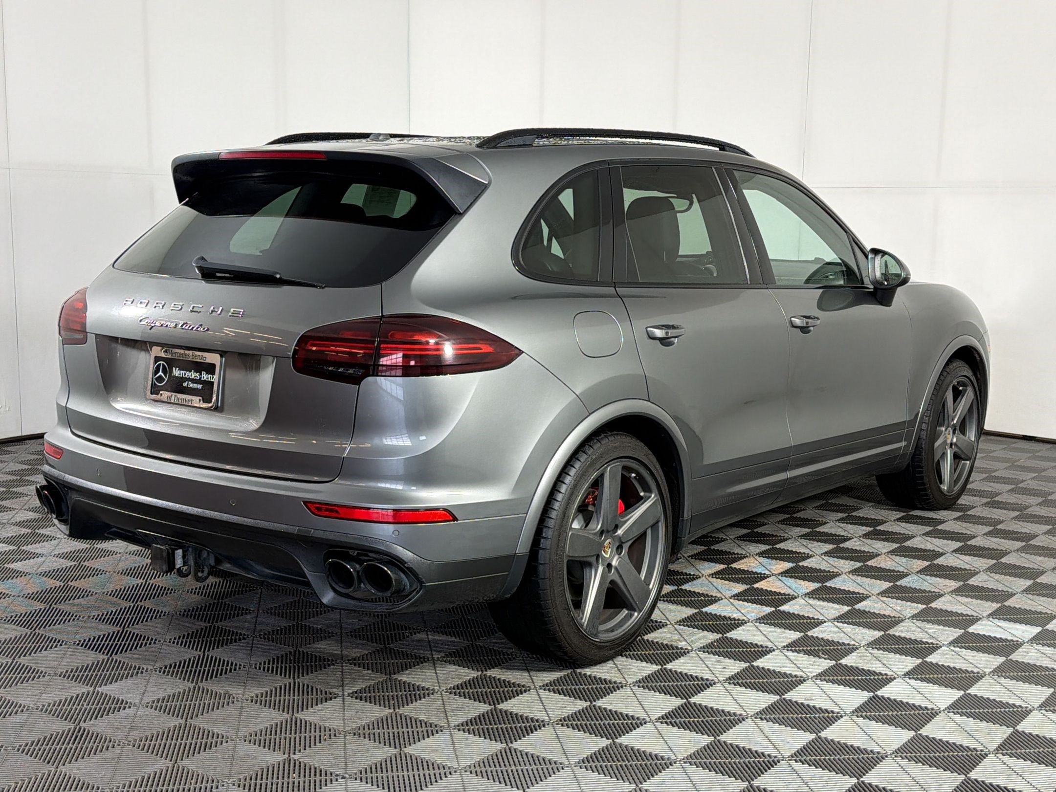 Used 2016 Porsche Cayenne Turbo AWD/4WD image 9