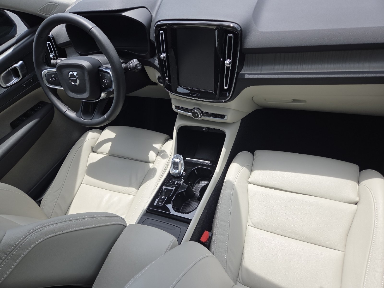 Used 2023 Volvo XC40 B5 Plus w/ Driver Assist Package AWD/4WD image 24