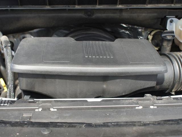 Used 2024 Chevrolet Suburban Premier RWD image 27