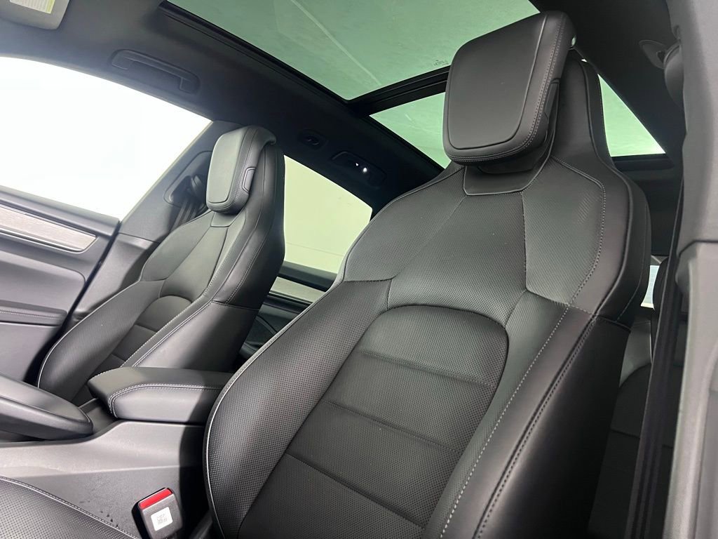 Certified 2024 Porsche Macan 4 Electric image 5