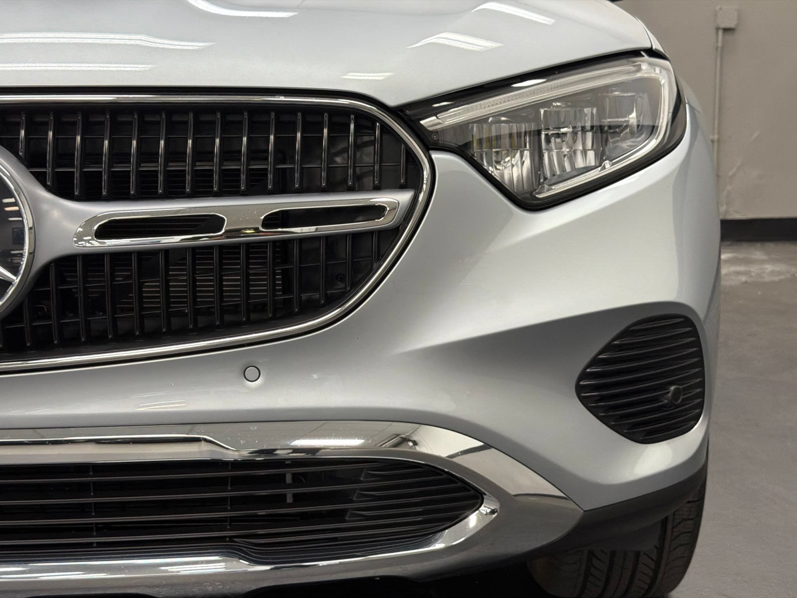Used 2025 Mercedes-Benz GLC 350e 4MATIC image 7