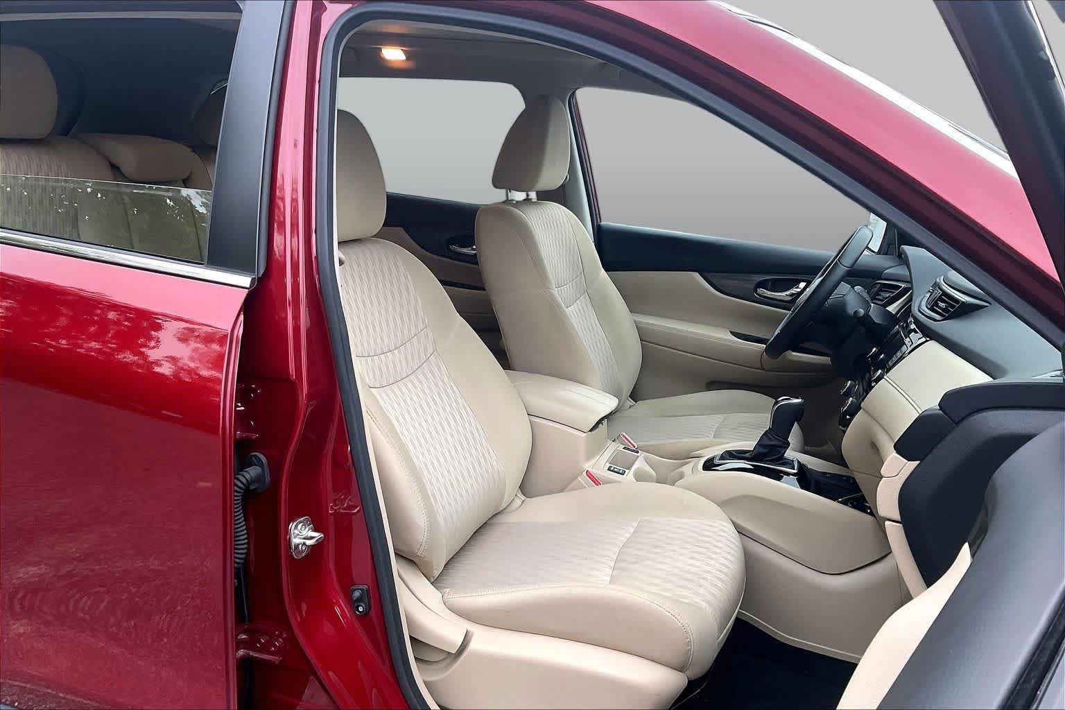 Used 2020 Nissan Rogue SV w/ Sun & Sound Touring Package AWD/4WD image 8