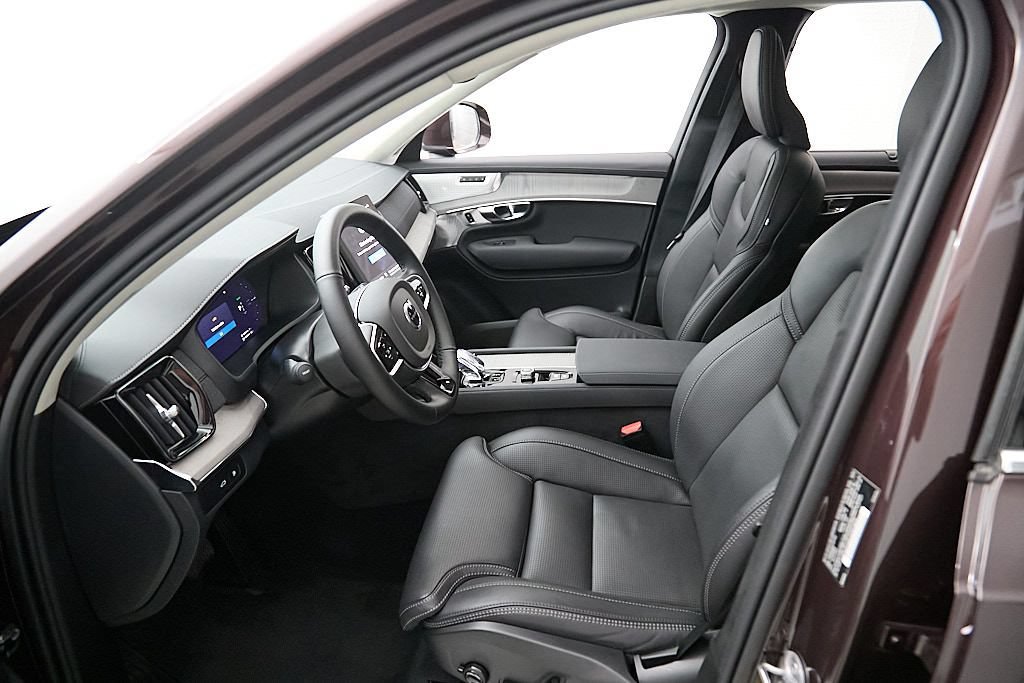 Certified 2025 Volvo XC90 T8 Ultra AWD/4WD image 19