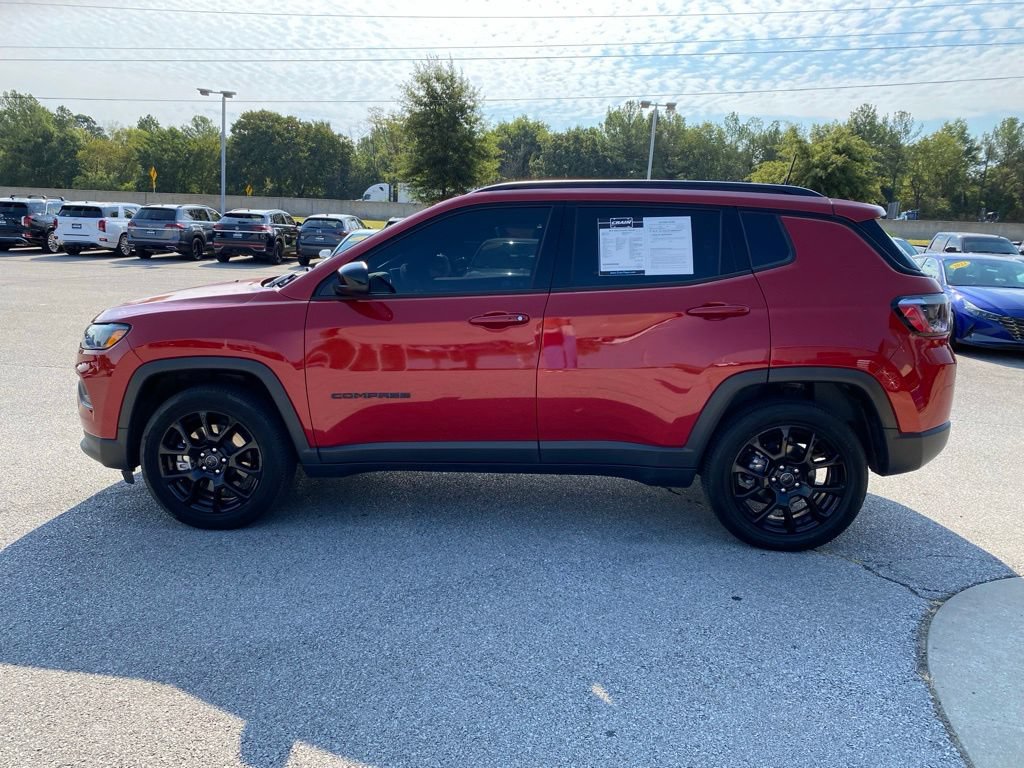 Used 2025 Jeep Compass Latitude w/ Altitude Special Edition AWD/4WD image 4