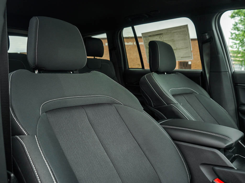 New 2025 Jeep Grand Cherokee Laredo X w/ Luxury Tech Group I image 11