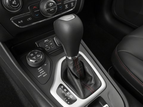 Used 2017 Jeep Cherokee Trailhawk image 10