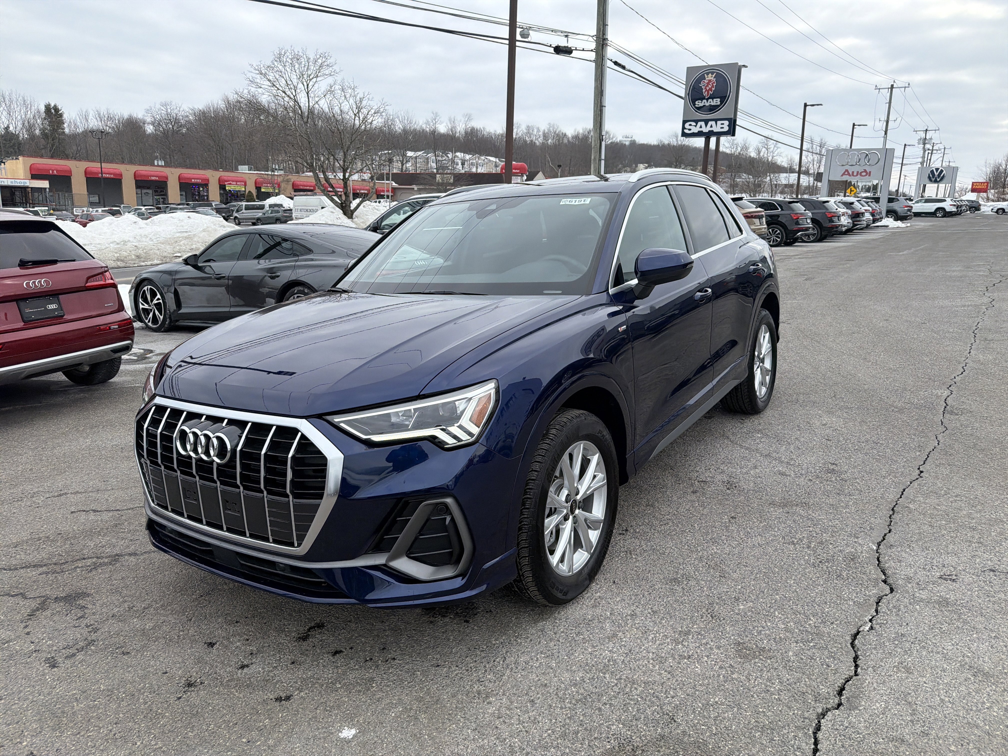 Certified 2025 Audi Q3 2.0T Premium w/ Convenience Package AWD/4WD image 3