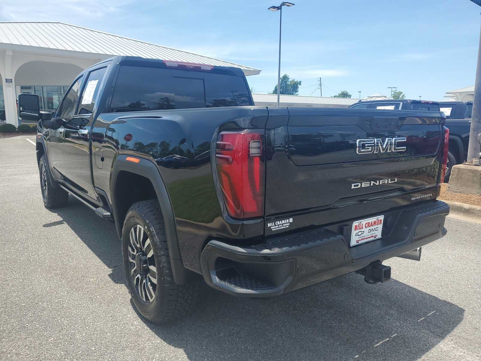 Used 2025 GMC Sierra 2500 Denali Ultimate AWD/4WD image 3
