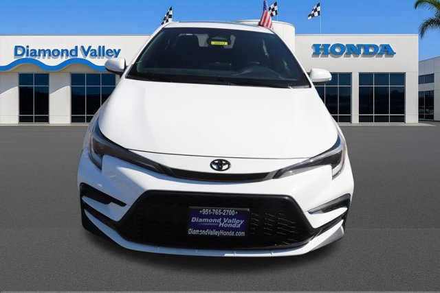 Used 2024 Toyota Corolla SE w/ SE Premium Package image 2