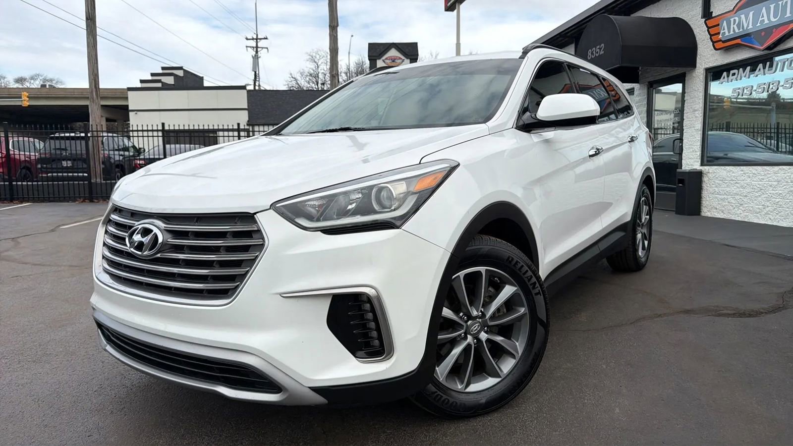 Used 2017 Hyundai Santa Fe SE image 3