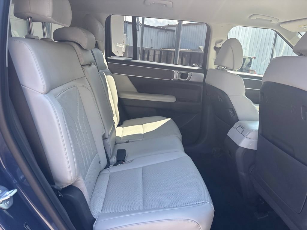 Used 2025 Hyundai Santa Fe SEL FWD image 17