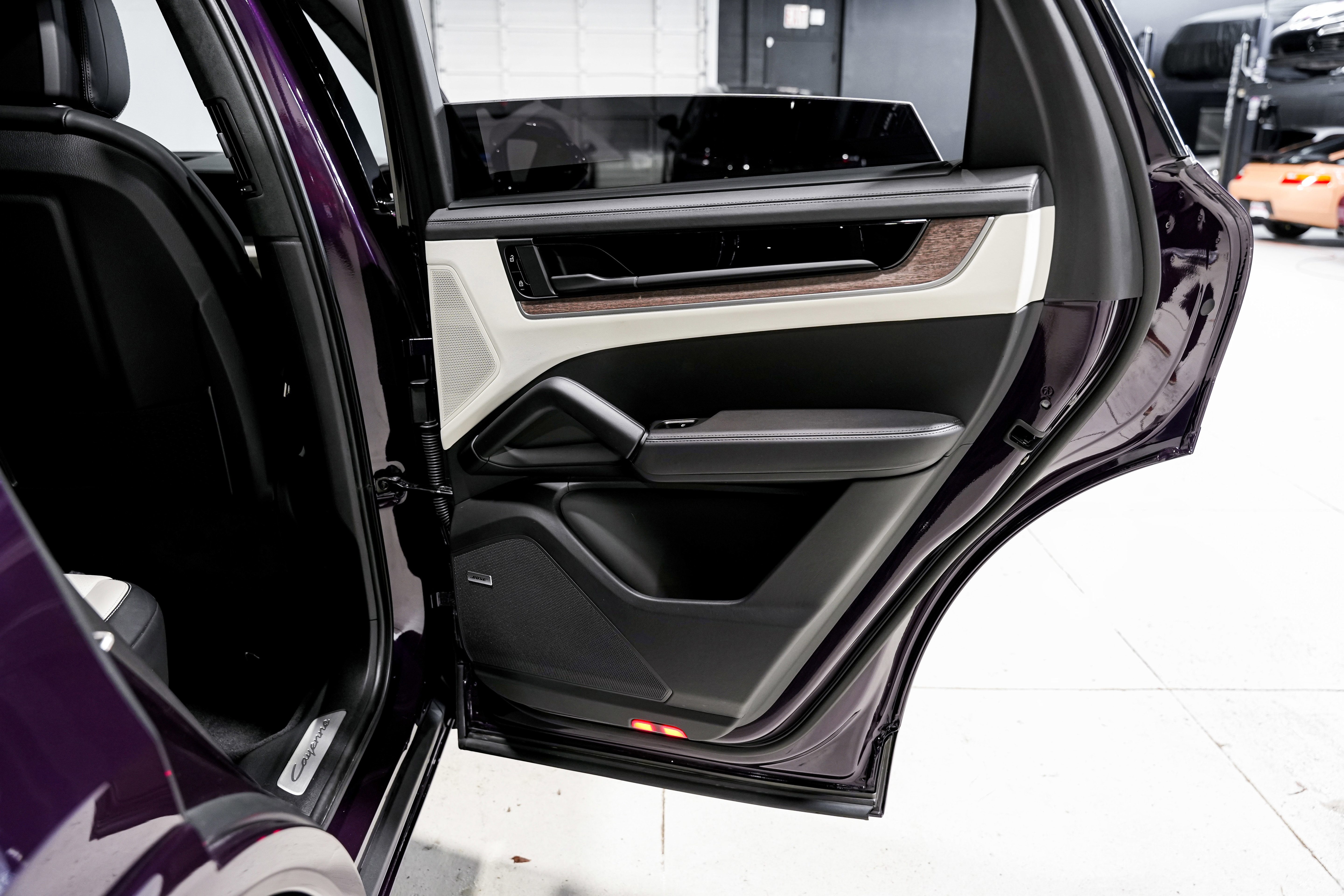 Used 2024 Porsche Cayenne S image 32