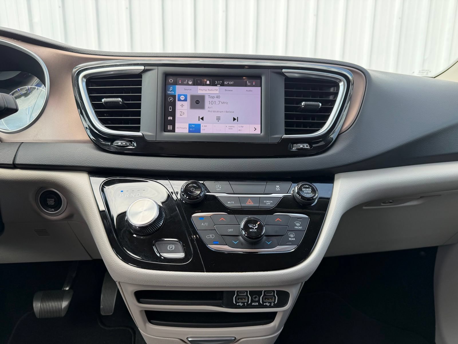 Used 2023 Chrysler Voyager LX FWD image 16