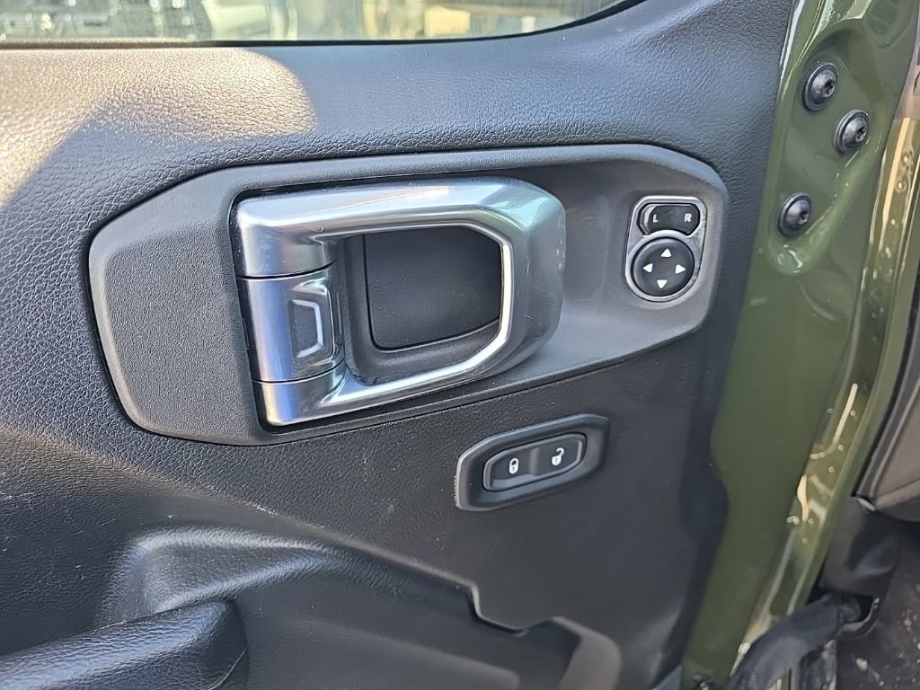 Used 2024 Jeep Wrangler Unlimited Rubicon w/ Technology Group image 6