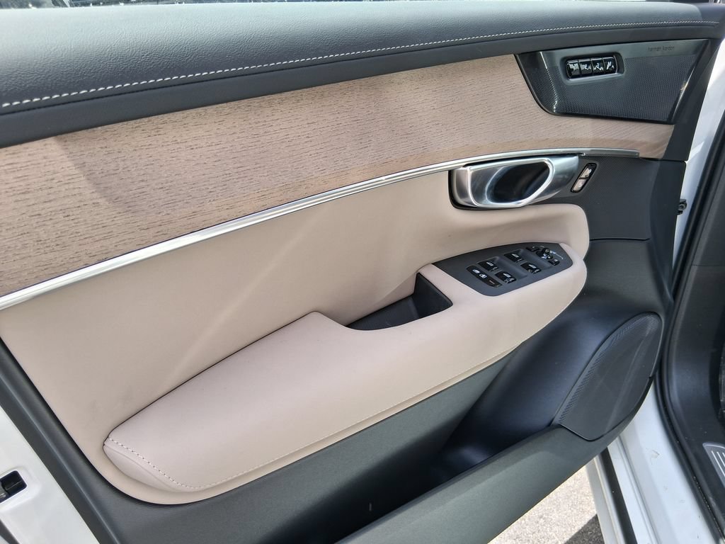 New 2026 Volvo XC90 T8 Plus w/ Protection Package Premier AWD/4WD image 9