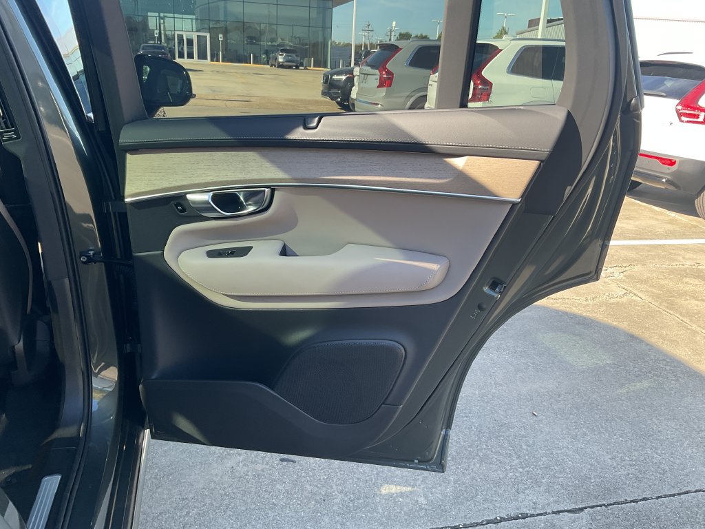 New 2027 Volvo XC90 B6 Plus AWD/4WD image 16