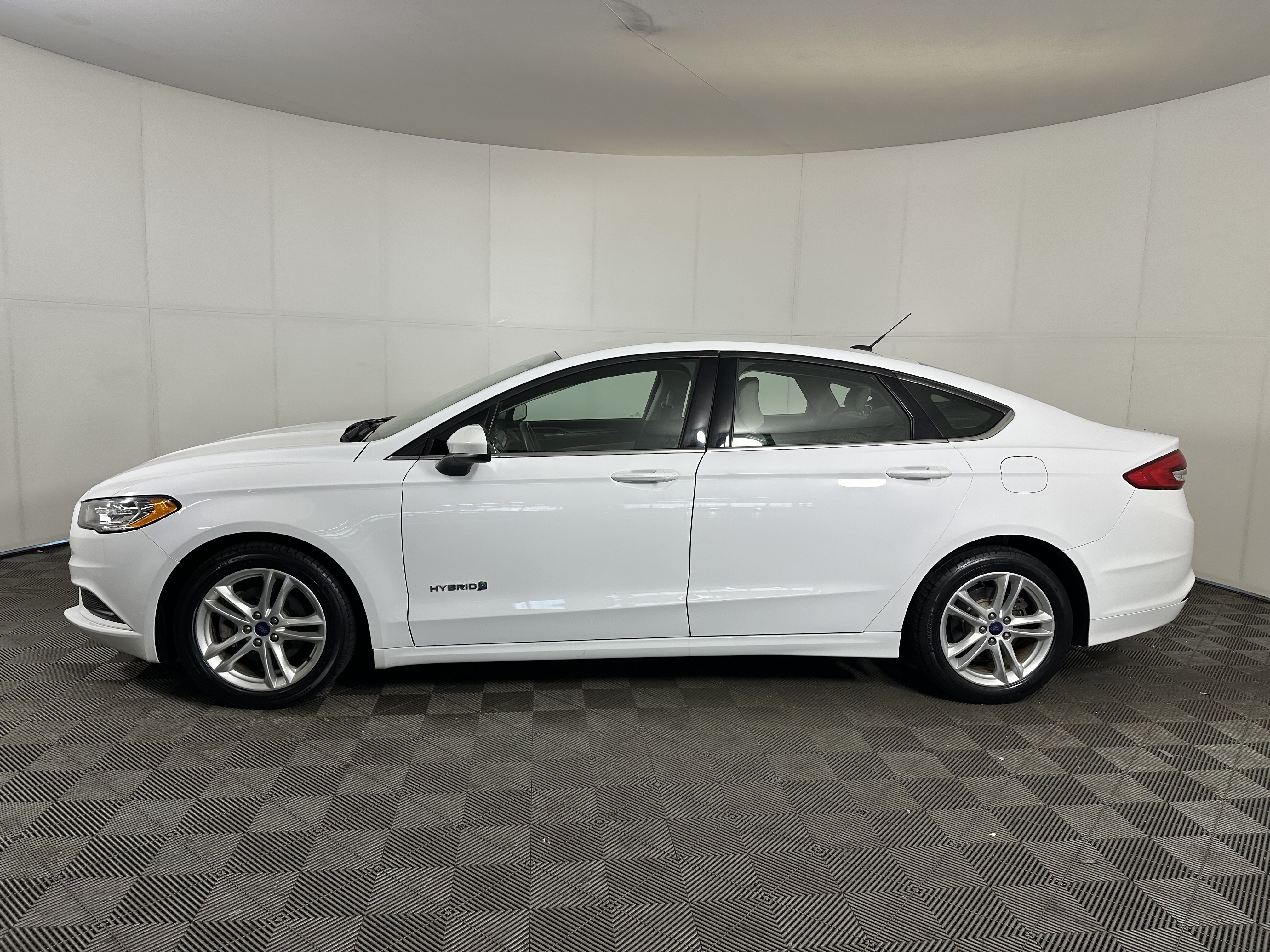 Used 2018 Ford Fusion S FWD image 2