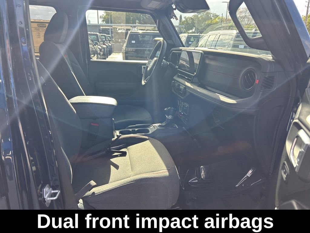 Used 2025 Jeep Wrangler Unlimited Rubicon AWD/4WD image 25
