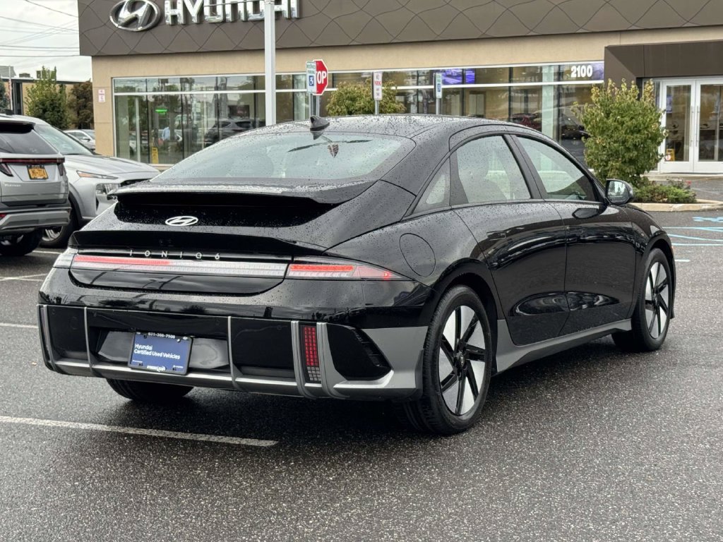 Used 2023 Hyundai Ioniq 6 SE AWD/4WD image 8