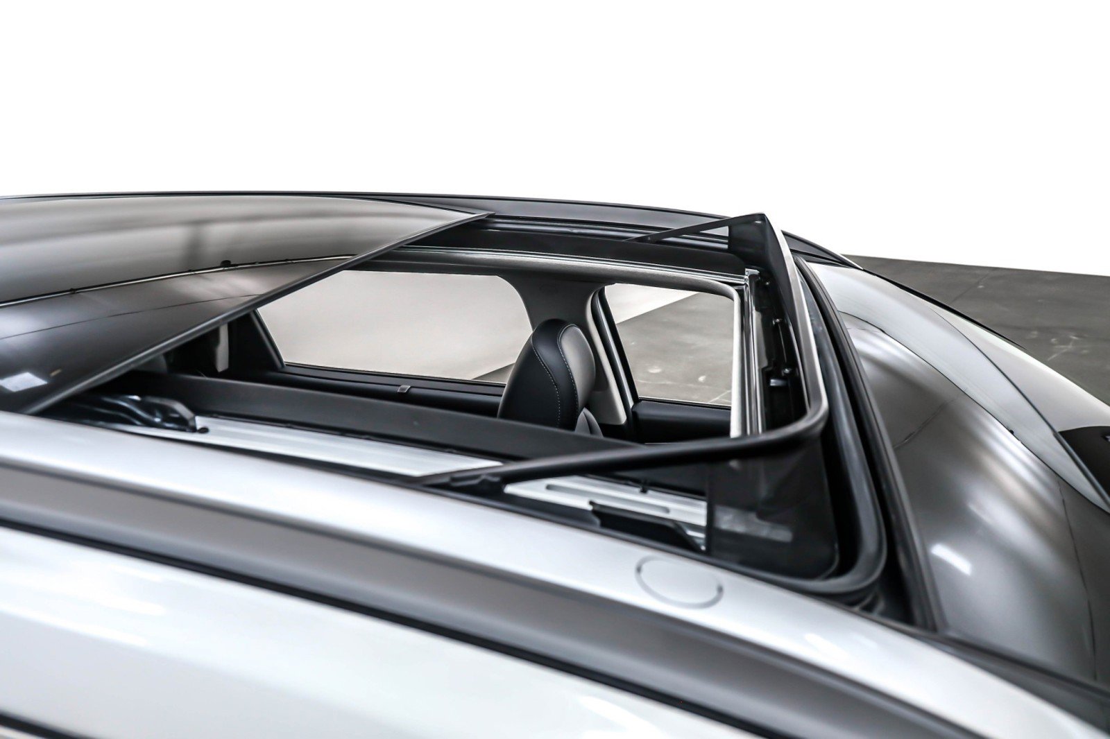 Used 2023 Hyundai Santa Fe Limited w/ Cargo Package image 22