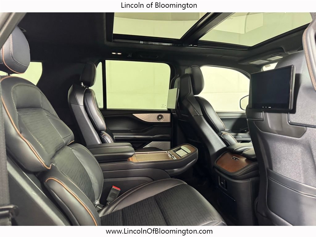 New 2025 Lincoln Navigator L Black Label AWD/4WD image 19