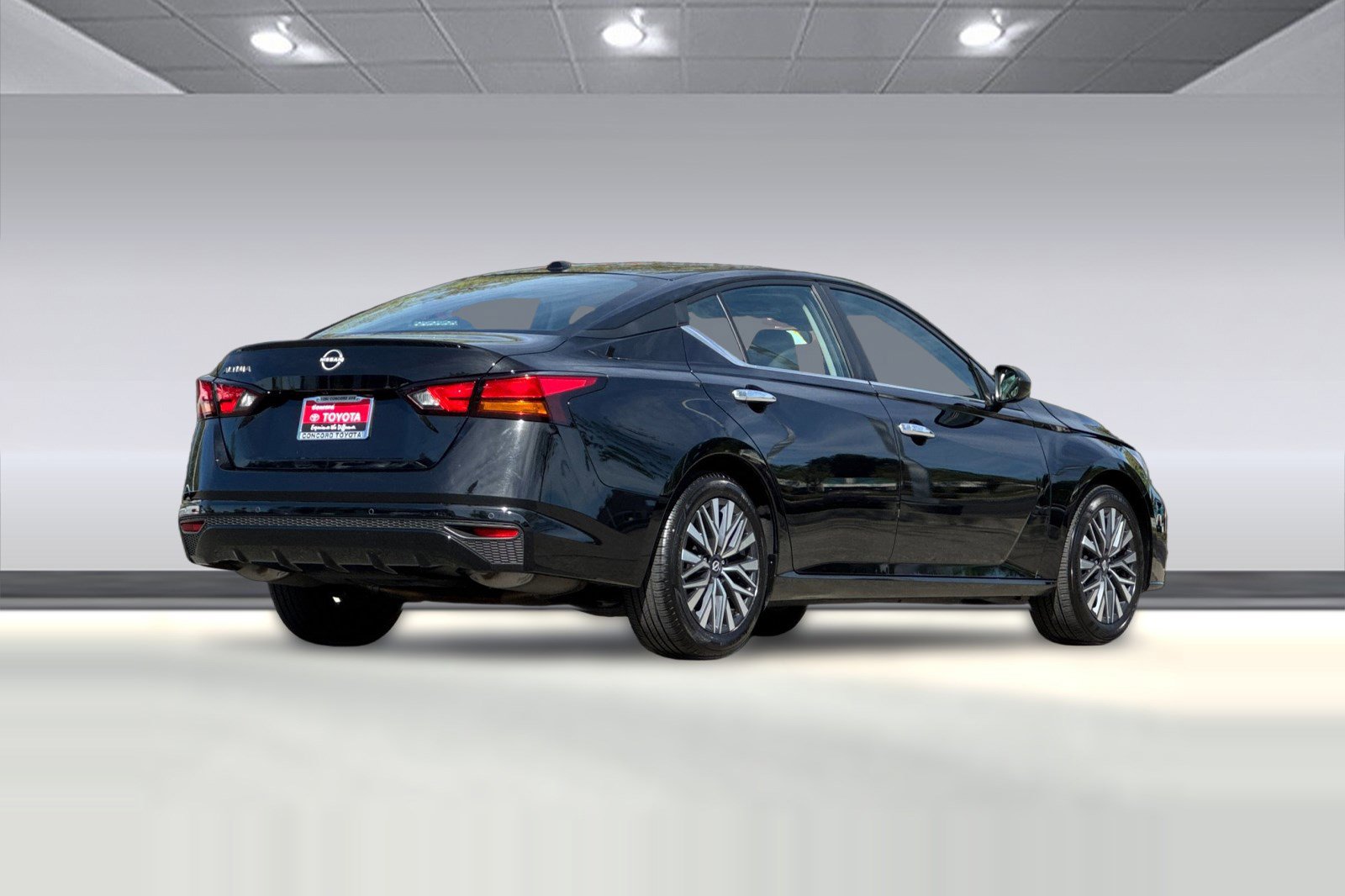 Used 2025 Nissan Altima 2.5 SV image 3