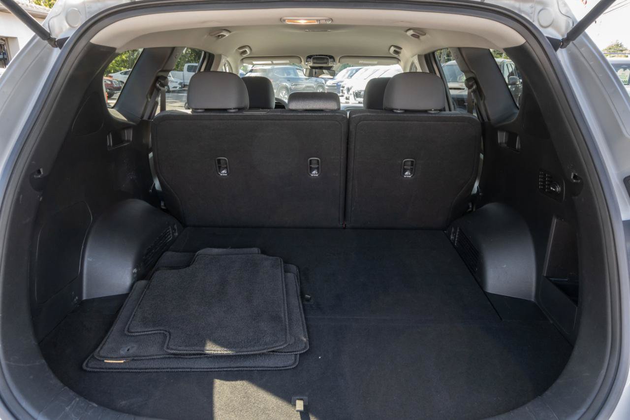 Used 2021 Hyundai Santa Fe SE FWD image 17