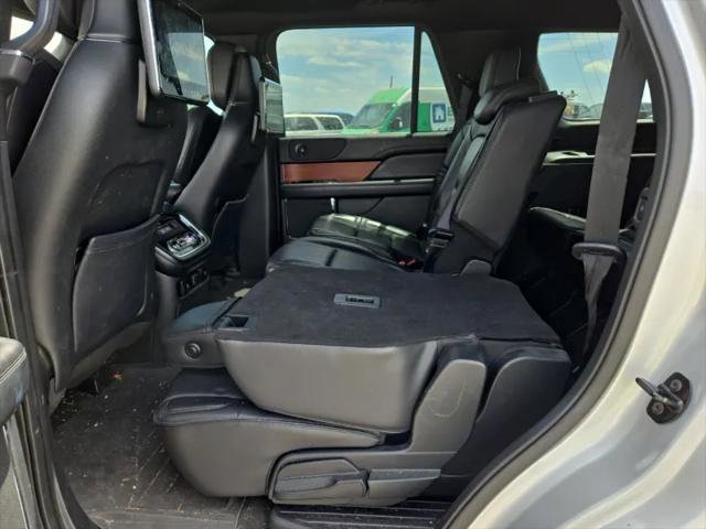 Used 2018 Lincoln Navigator Select w/ Technology Package image 14