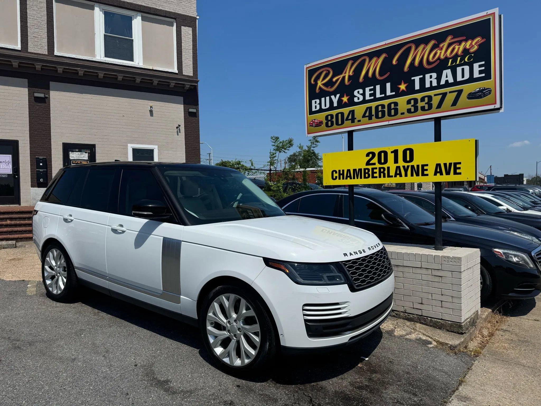 Used 2019 Land Rover Range Rover HSE image 1