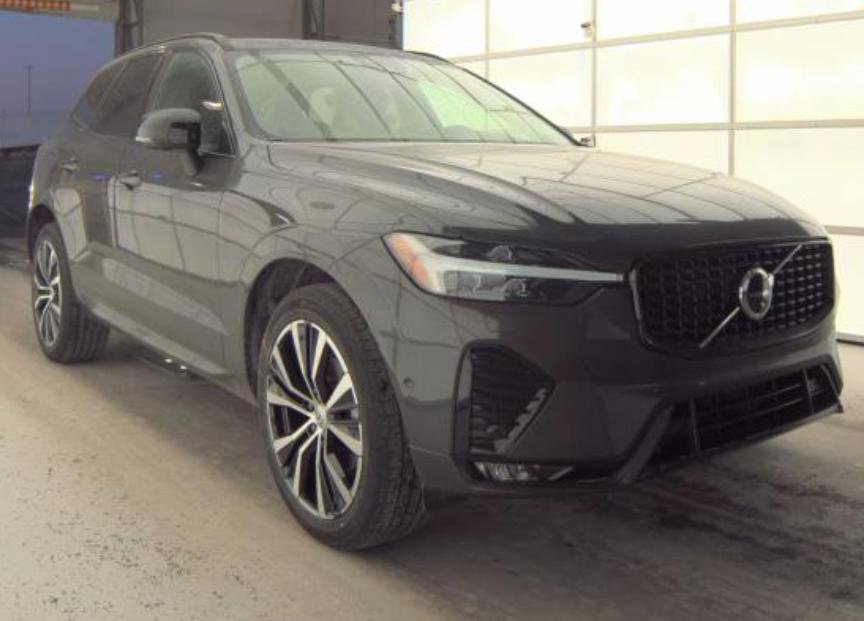 Certified 2025 Volvo XC60 B5 Plus image 3