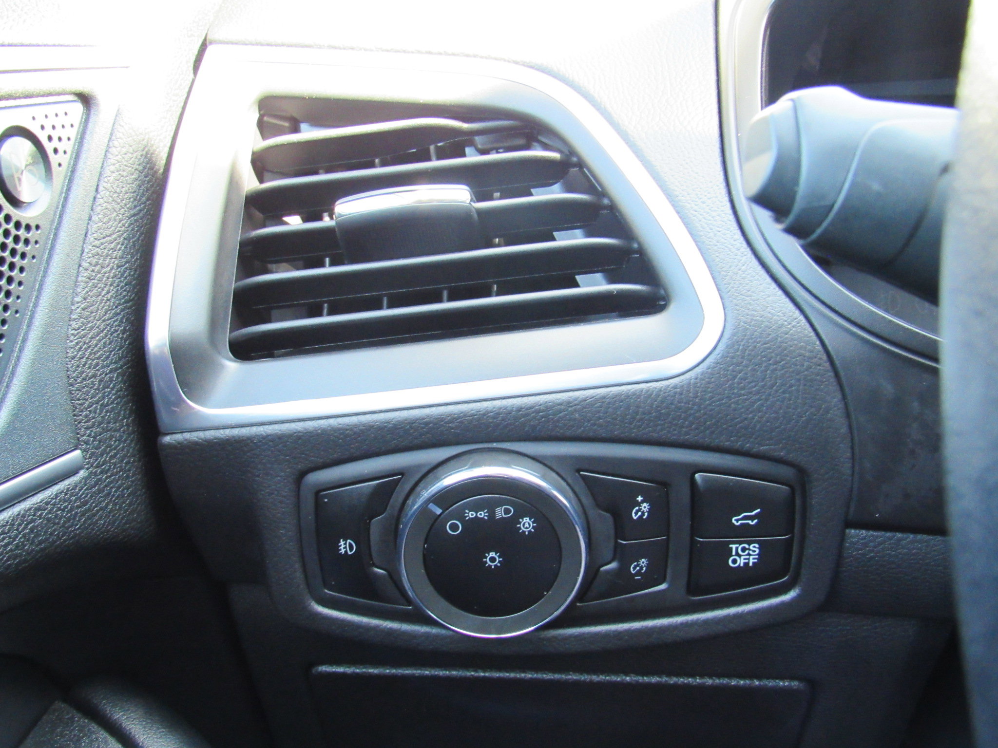 Used 2024 Ford Edge Titanium image 13