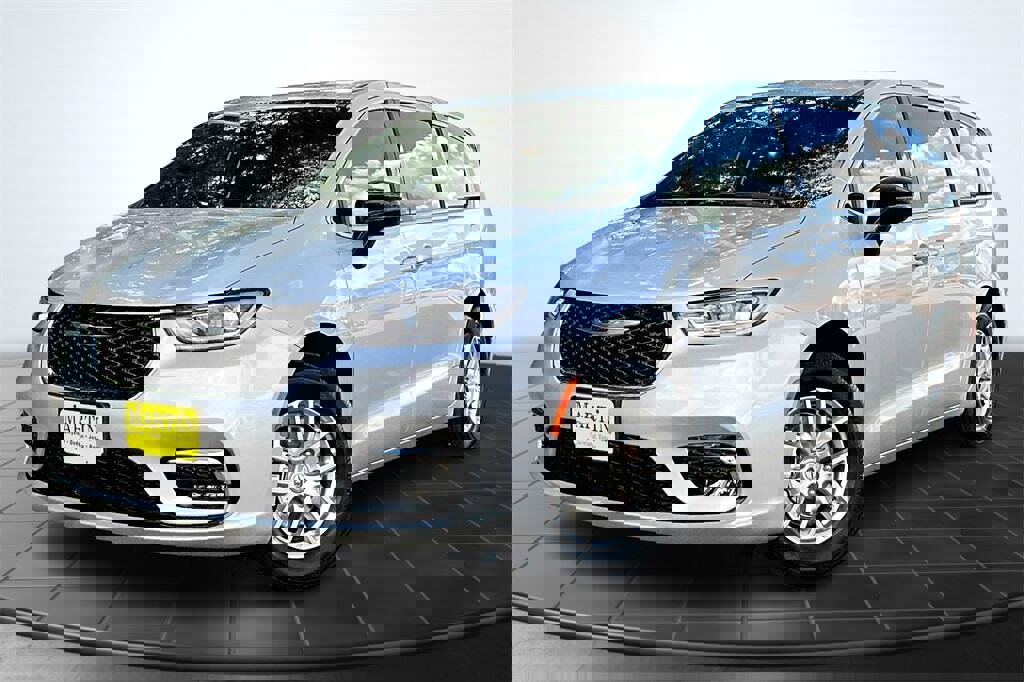 New 2026 Chrysler Pacifica Select image 2