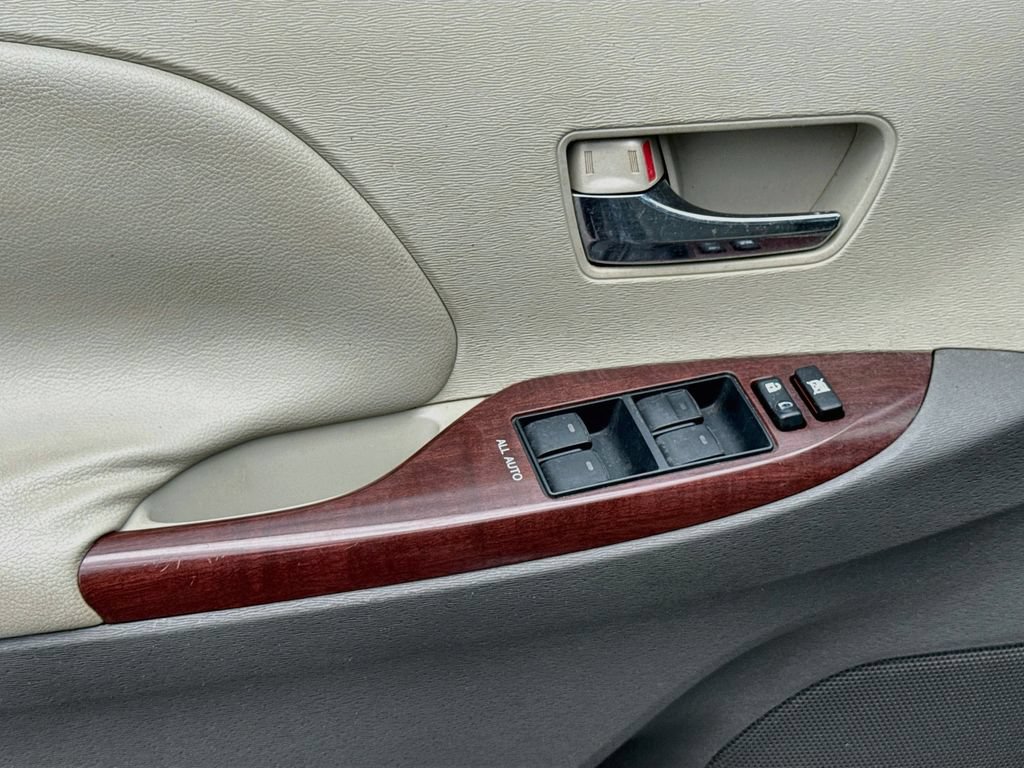 Used 2011 Toyota Sienna XLE FWD image 22