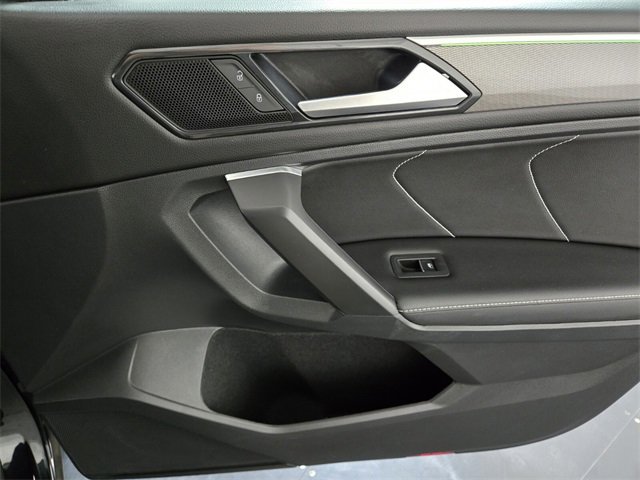 Used 2023 Volkswagen Tiguan SE R-Line image 25