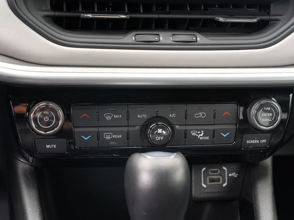Used 2025 Jeep Compass Limited AWD/4WD image 25