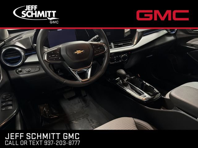 Certified 2025 Chevrolet Trax LT w/ LT Convenience Package FWD image 14