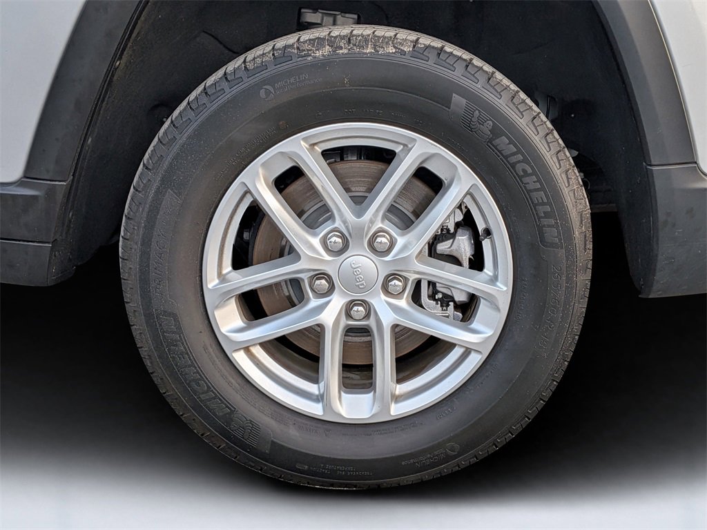 Used 2024 Jeep Grand Cherokee L Laredo w/ Luxury Tech Group I image 11