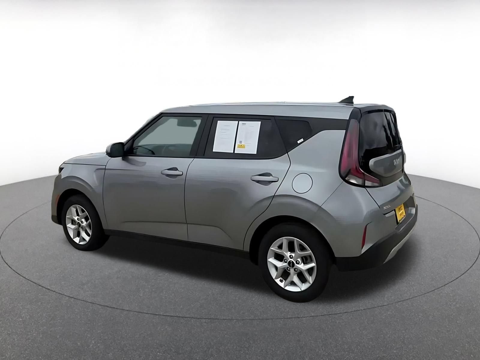 Used 2025 Kia Soul LX w/ LX Technology Package FWD image 9