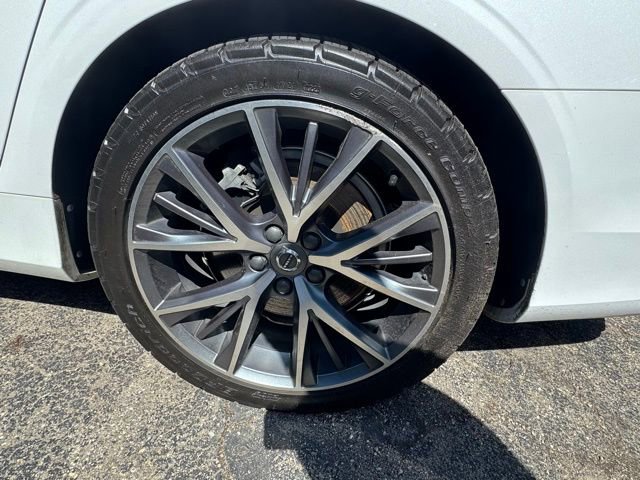 Used 2018 Volvo S90 T6 Momentum w/ Convenience Package image 4