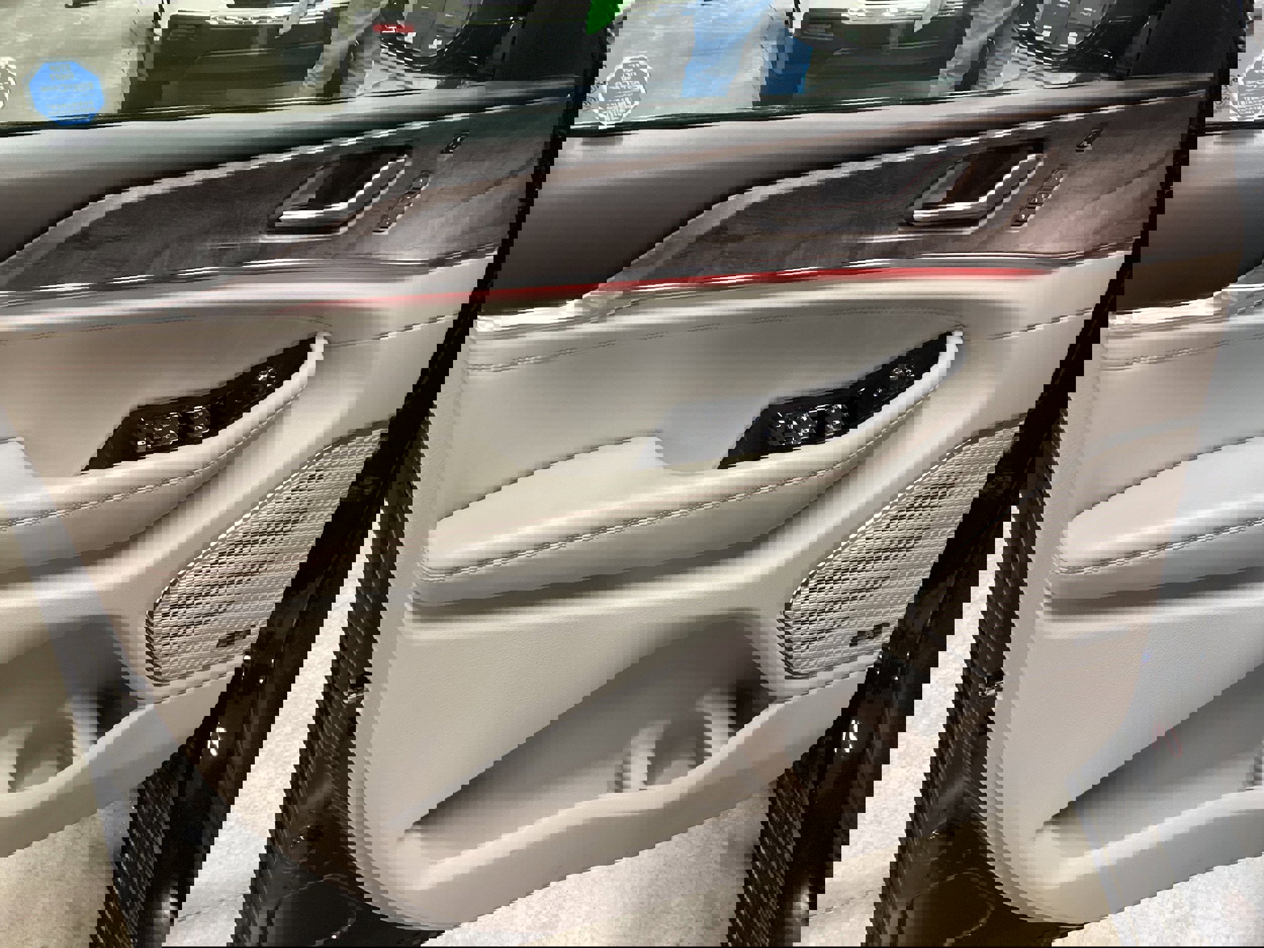 Used 2023 Jeep Grand Cherokee Overland w/ Adv Protech Group III image 12